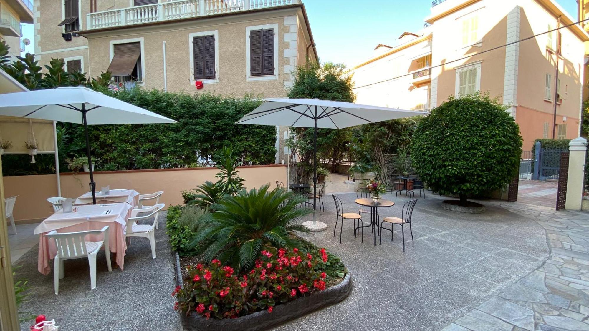 Hotel Fiorenza & Banksia Meuble Alassio Eksteriør billede